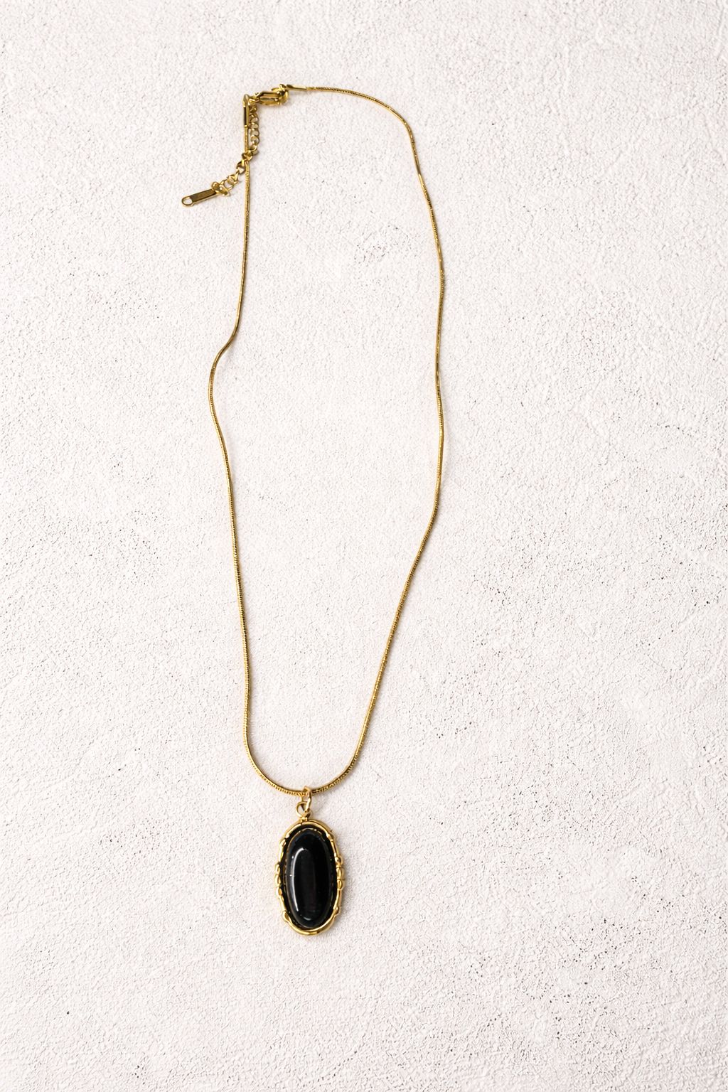 Oval Black Stone Pendant Necklace