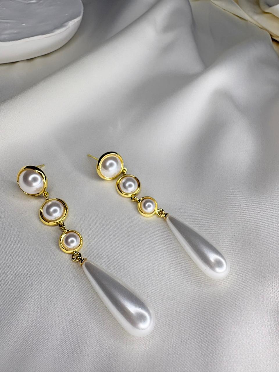 Graduated Pearl Teardrop Earrings