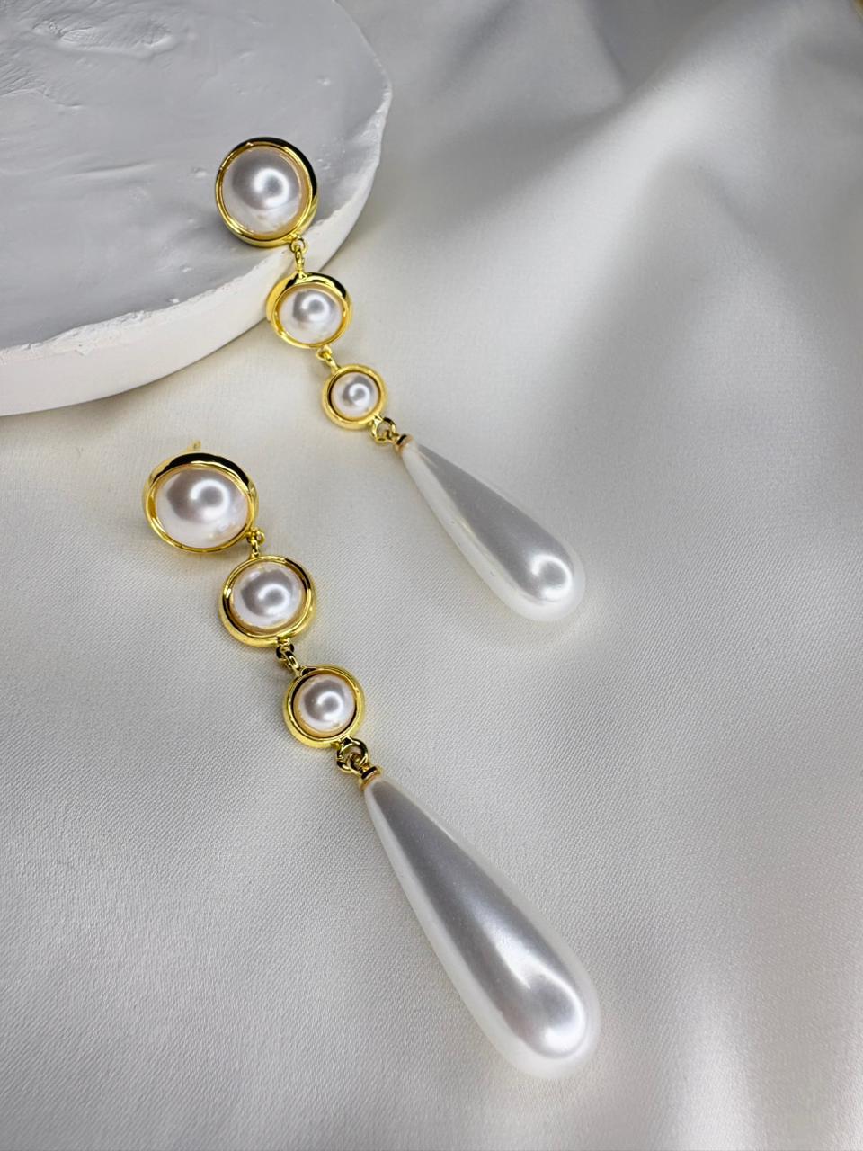 Graduated Pearl Teardrop Earrings